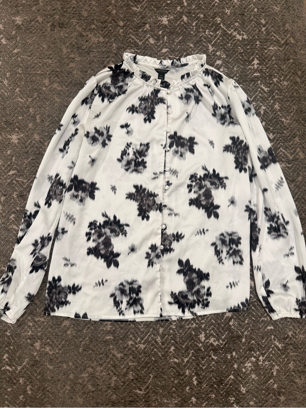 Ann Taylor XS Ivory Black Floral Ruffle Neck Covered Button Blouse